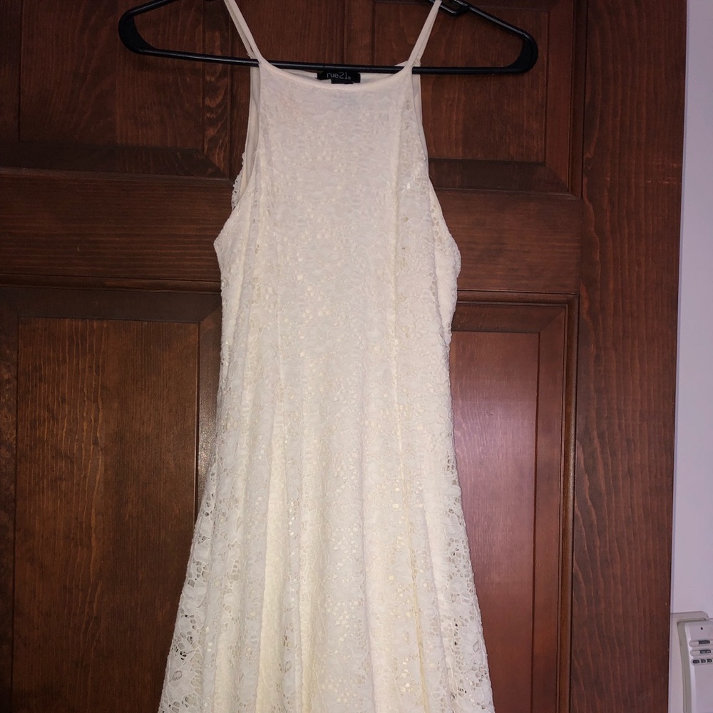 Cute teen appearance white dress